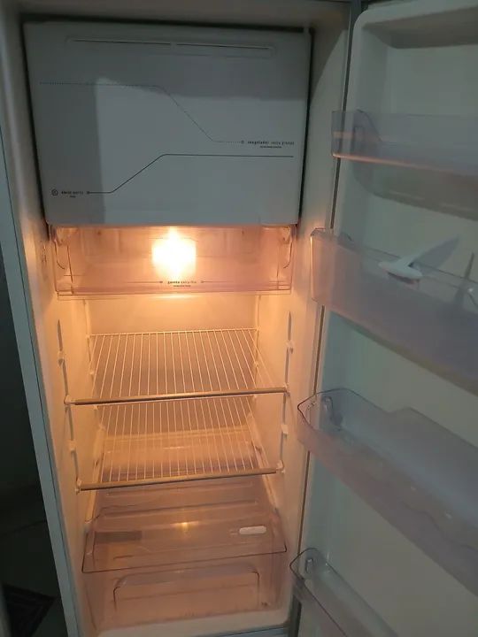 Geladeira Electrolux Branca - 1 Porta frost free  - Foto 5