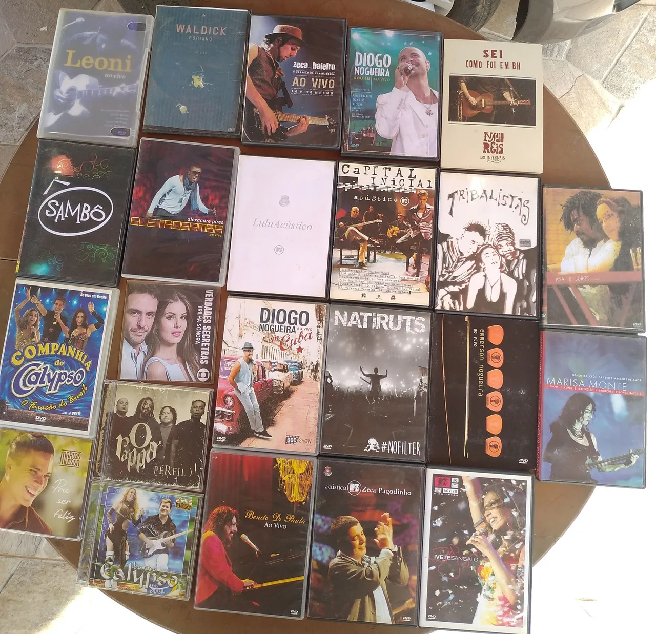 23 unidades Coleção de DVDs e Cds de Música
