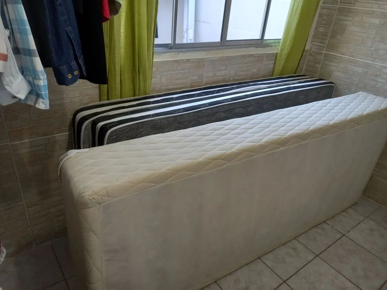 Cama box com 2 colchões  para solteiro 