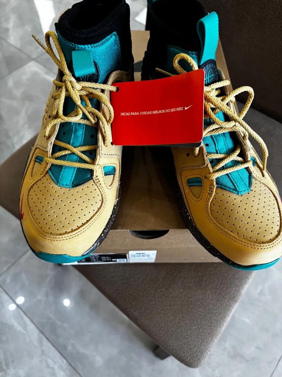 Tênis Nike Huarache - Cores Vibrantes!