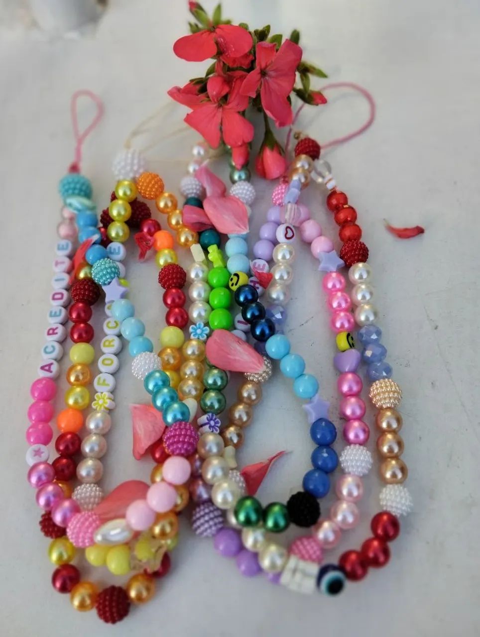 Chaveiros de Miçangas Coloridos com Flores - Foto 2
