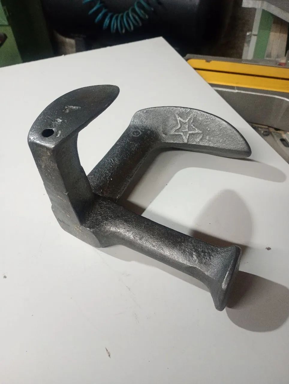 Peça de metal antiga para decoração