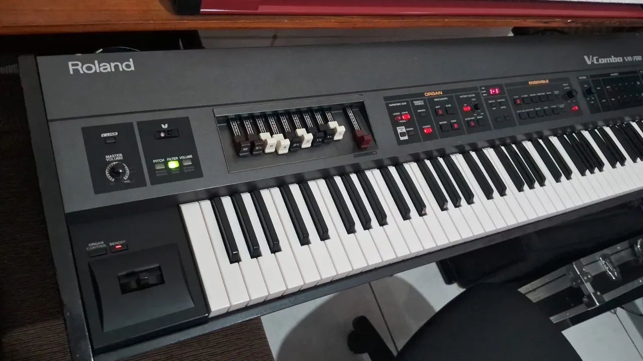 Teclado Musical Roland V-combo Vr-700 - Instrumentos musicais