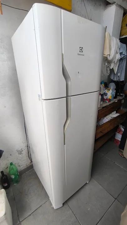 Geladeira Electrolux DC44.   326L