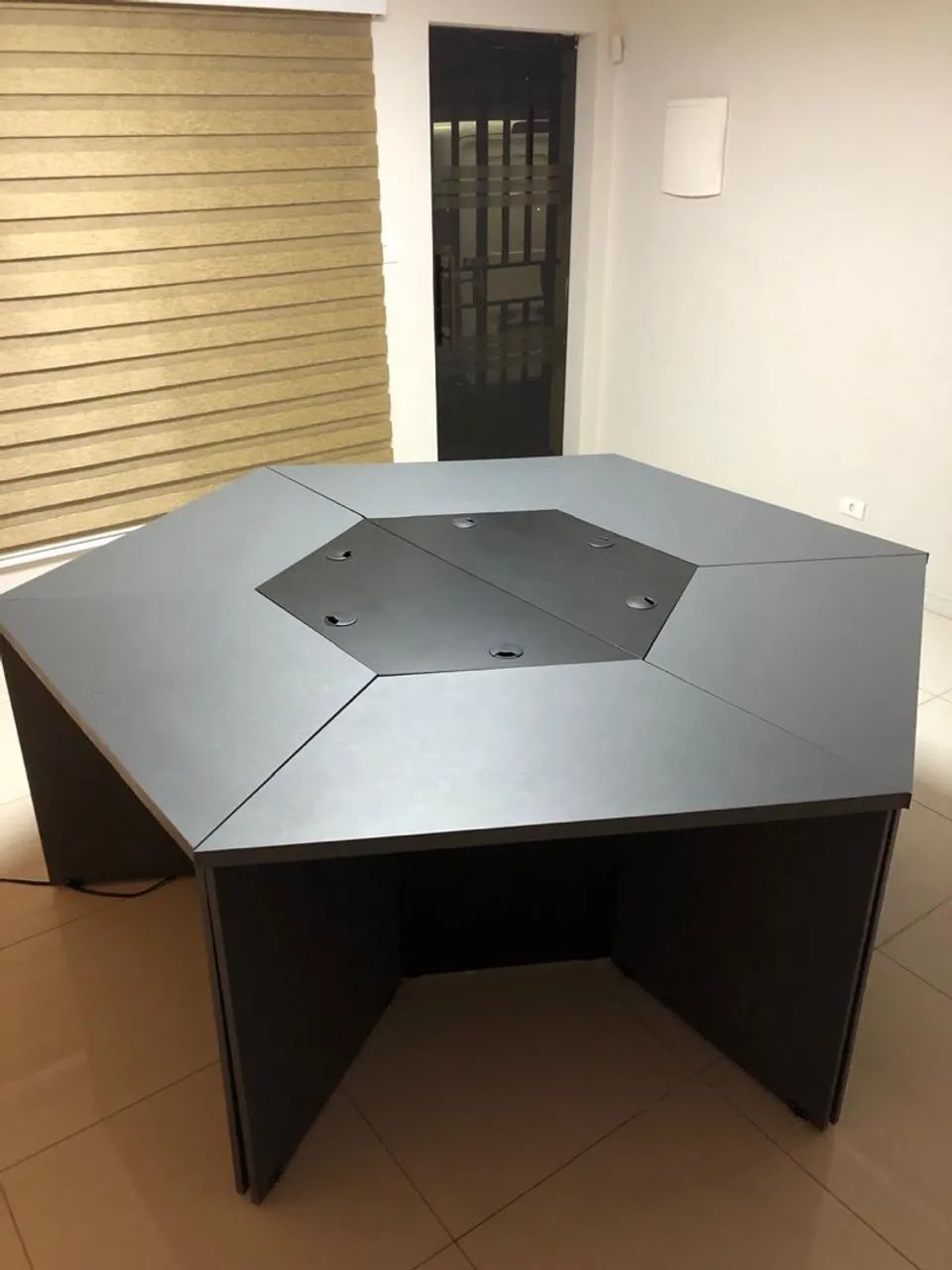Mesa Hexagonal para Escolas ou Escritórios  