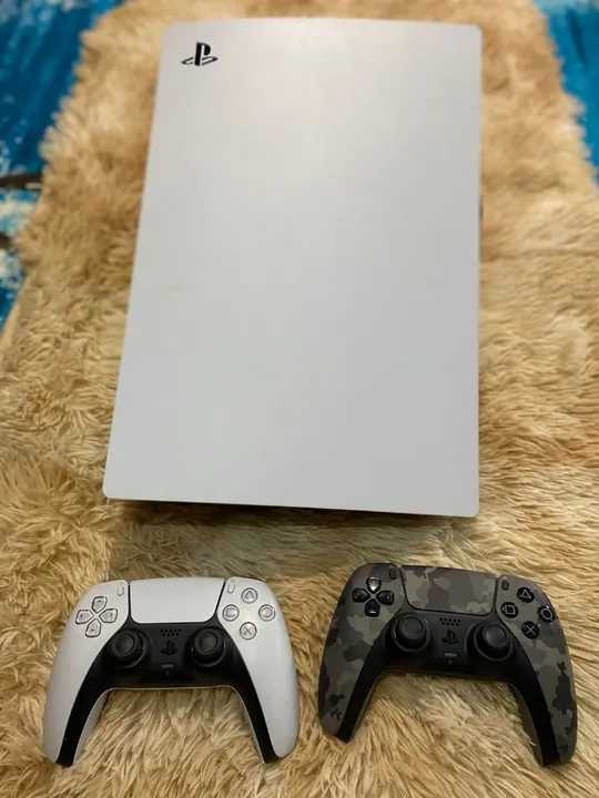 Playstation 5 Digital + 2 controles