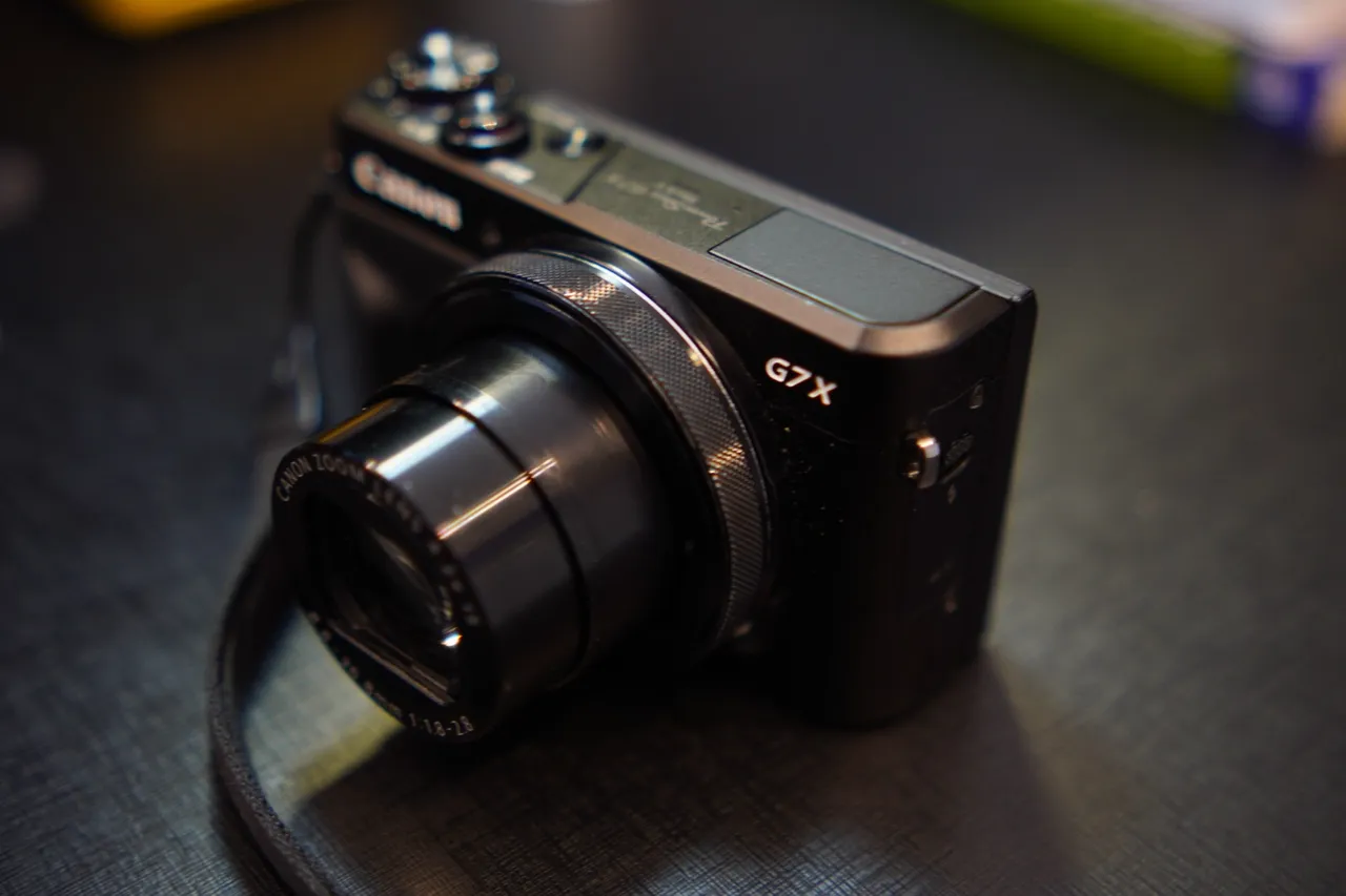 Canon G7X - Câmera Digital Compacta