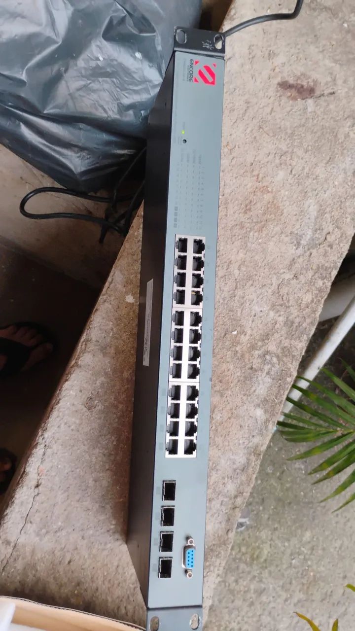 Switch Encore ENMGS-24+4 portas gigabit 
