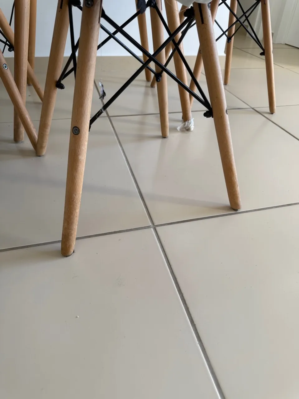 Mesa e E Cadeiras Eames