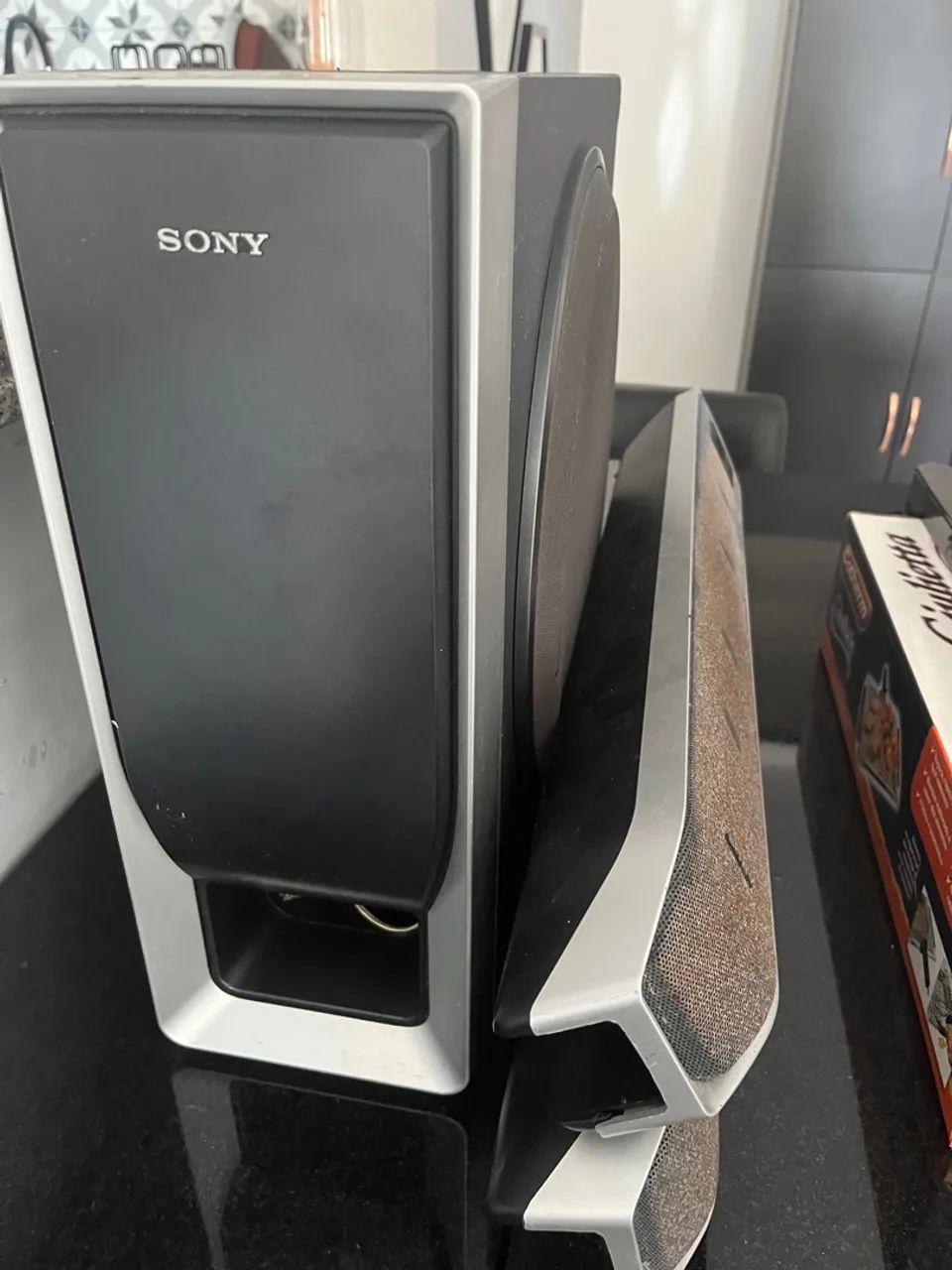 Caixa subwoofer + Cacarecos