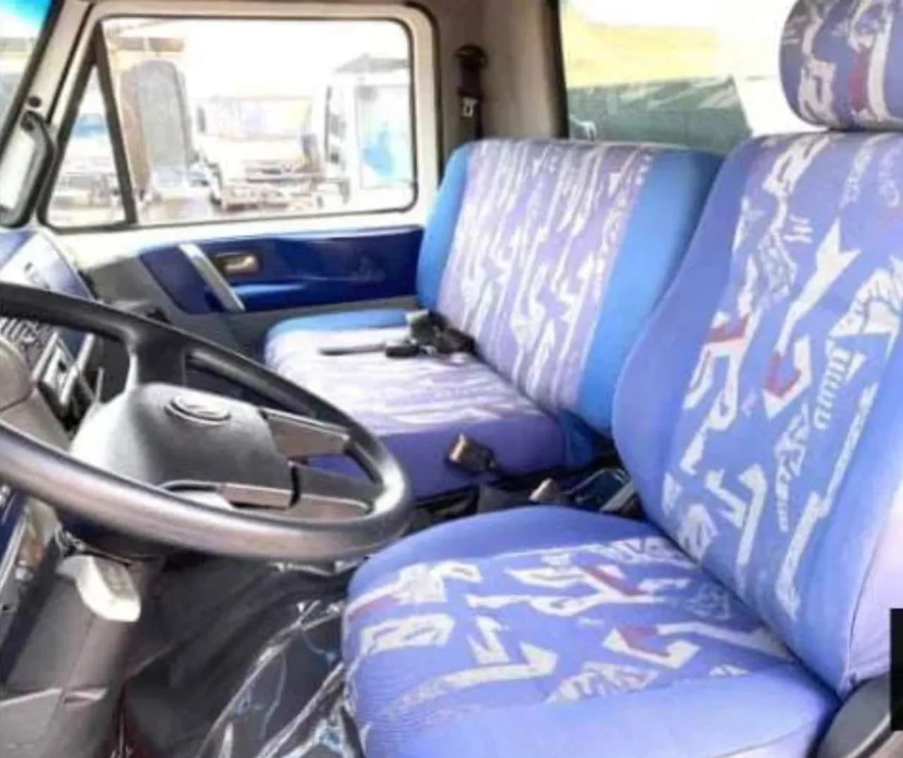 CAMINHÃO CAÇAMBA VOLKSWAGEN