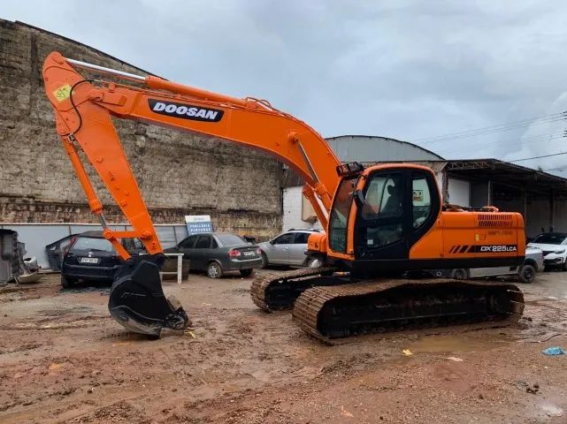 Escavadeira Doosan DX 225 LCA