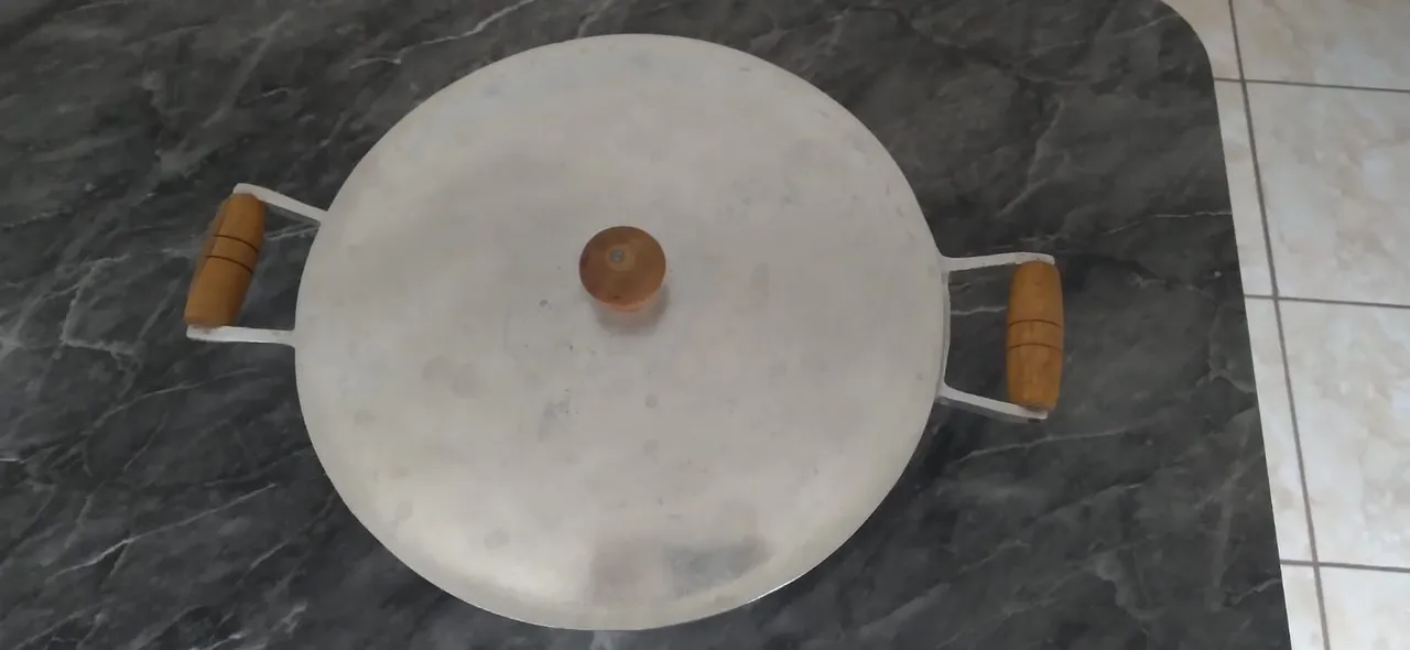 Panela de alumínio batido