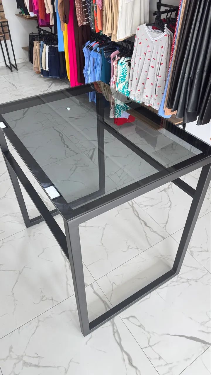 Mesa retangular em metal 1.0x0.76m