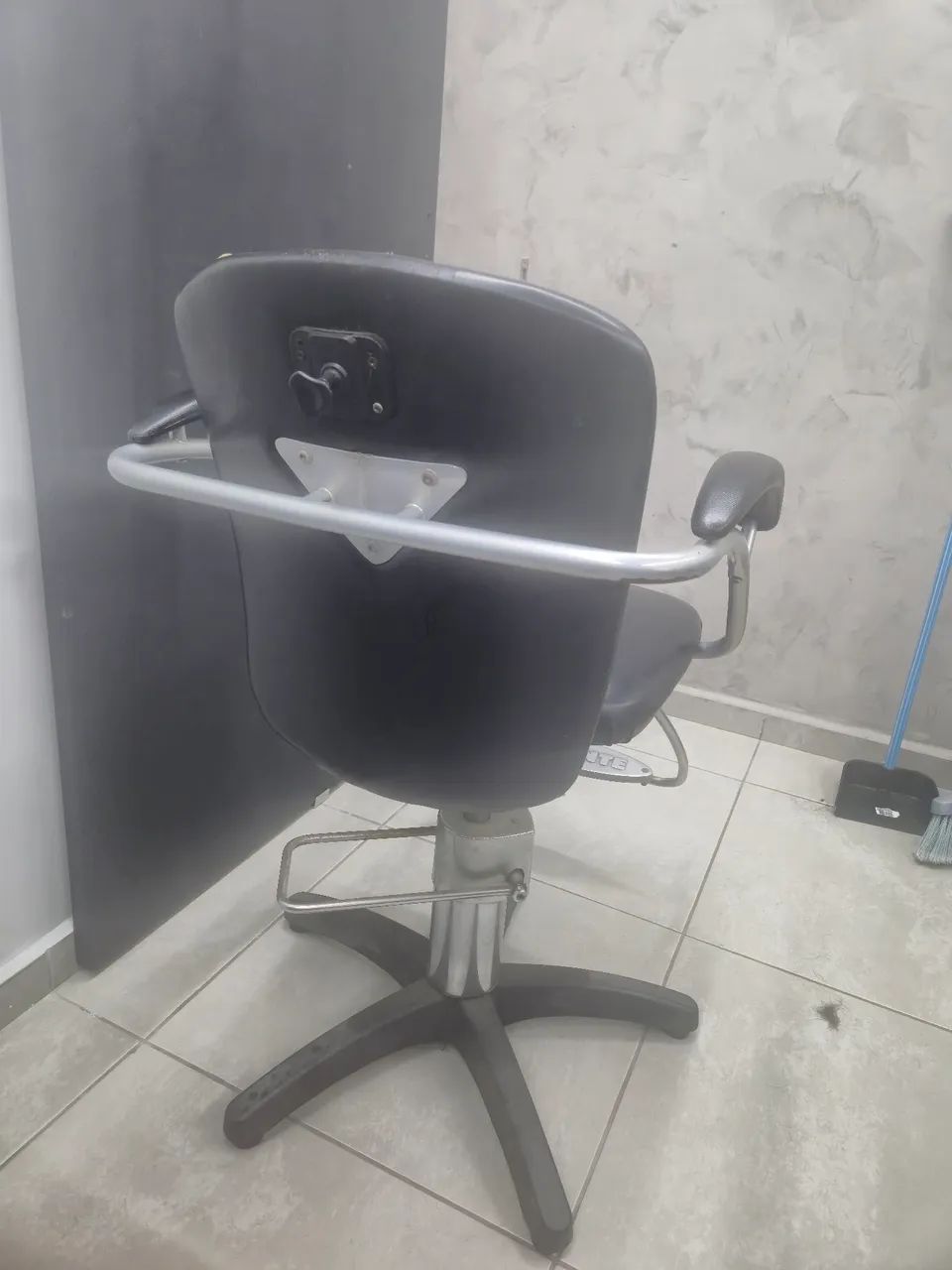 Cadeira salao e barbearia  - Foto 2