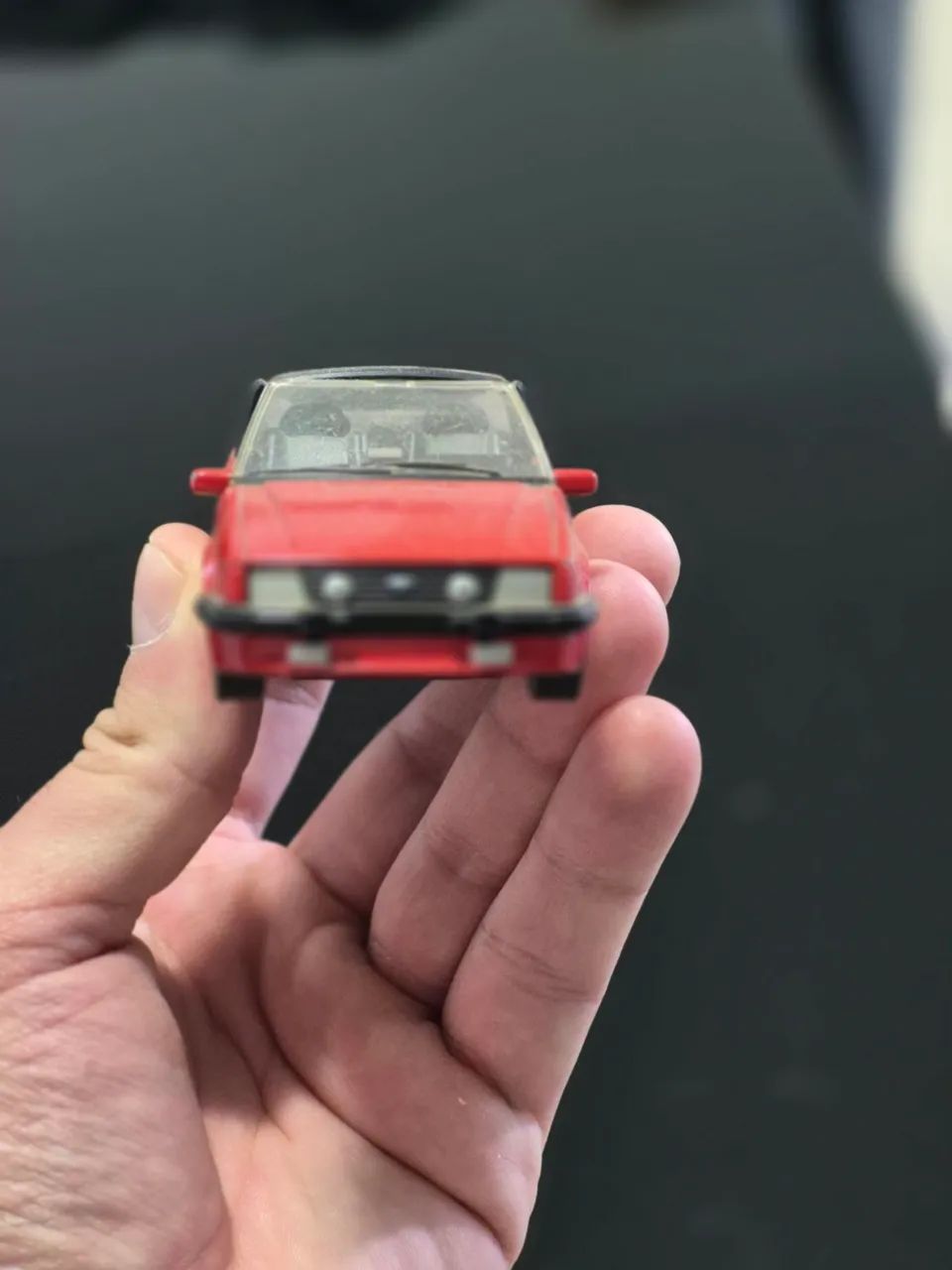 Miniatura Ford Escort conversível vermelho  - Foto 4