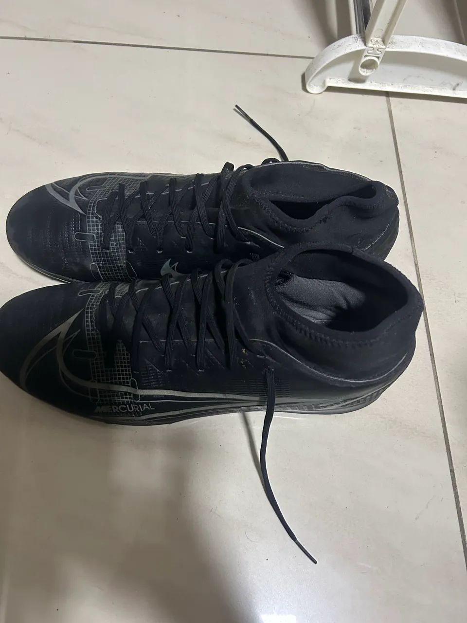 Chuteira mercurial usada