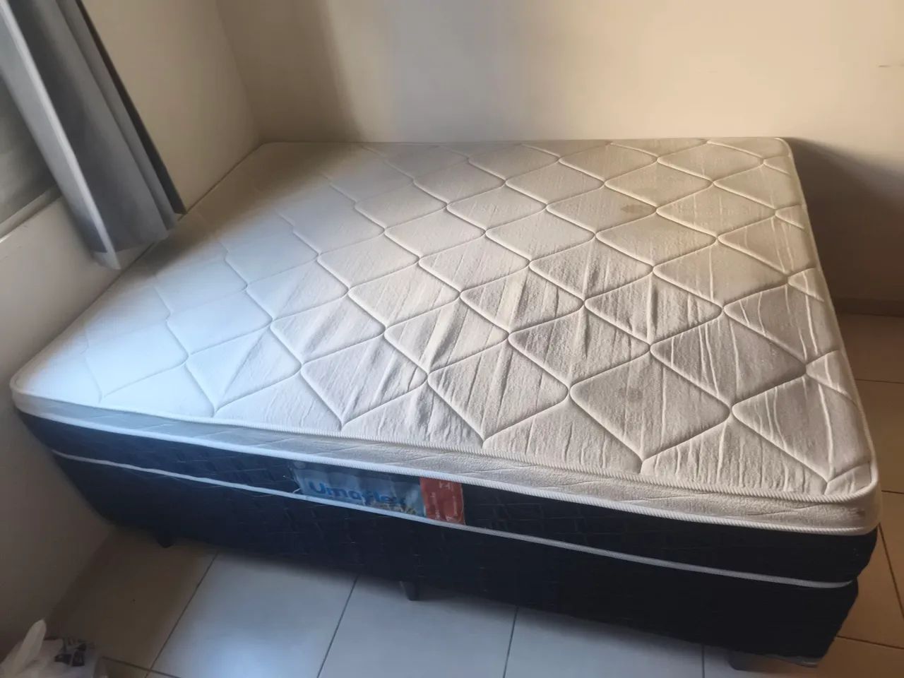 Vendo cama box Umaflex com molas ensacadas - com base de madeira!!! 600,00