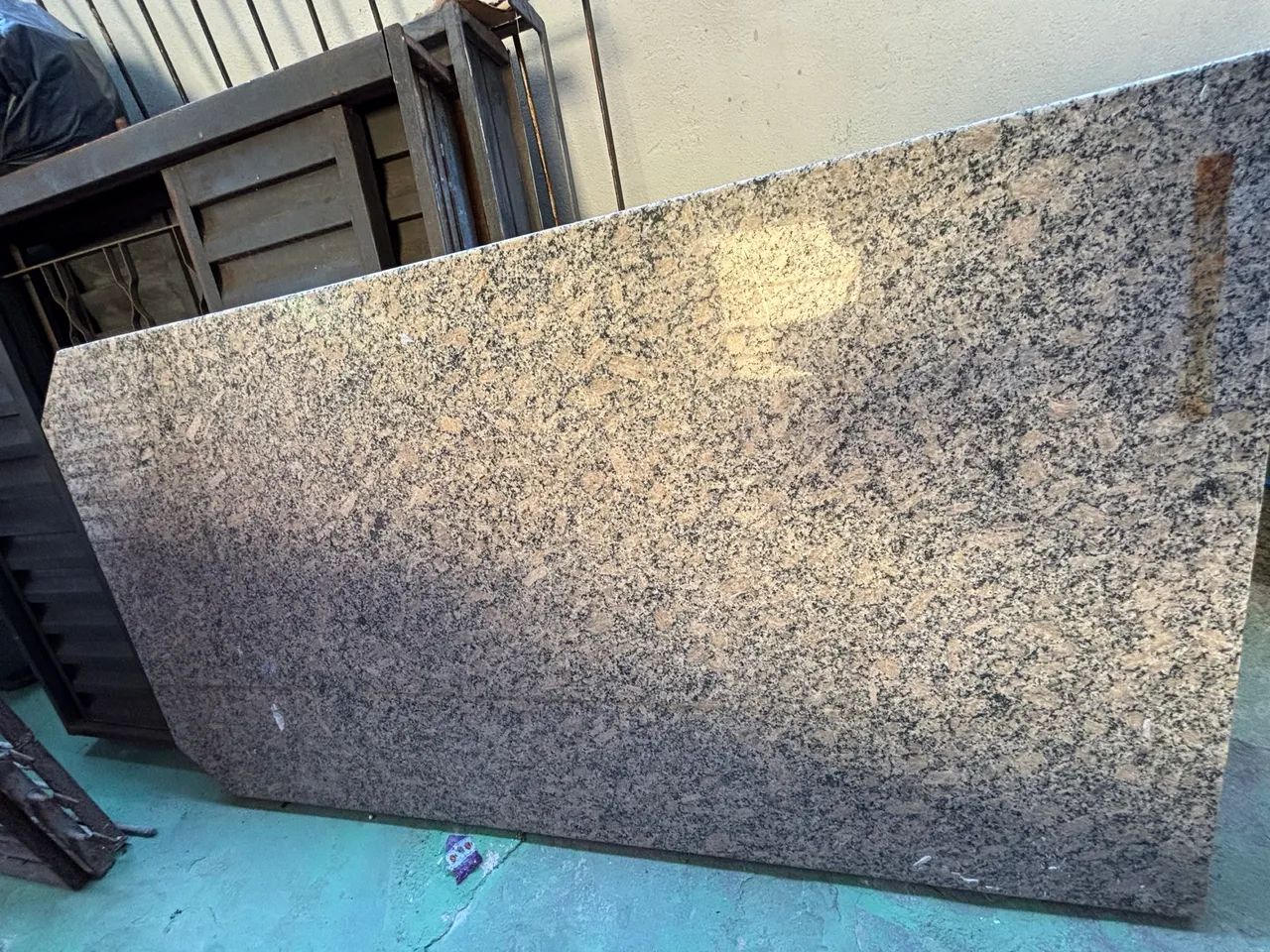 Mesa de canto grande de mármore445639366730721280