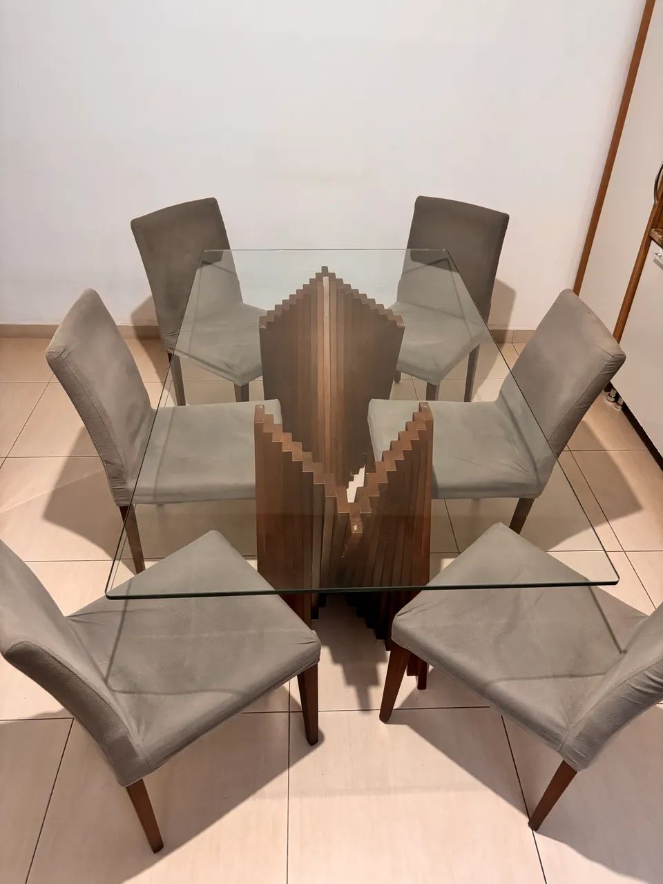 Mesa de vidro com apoios em madeira nobre - Foto 4