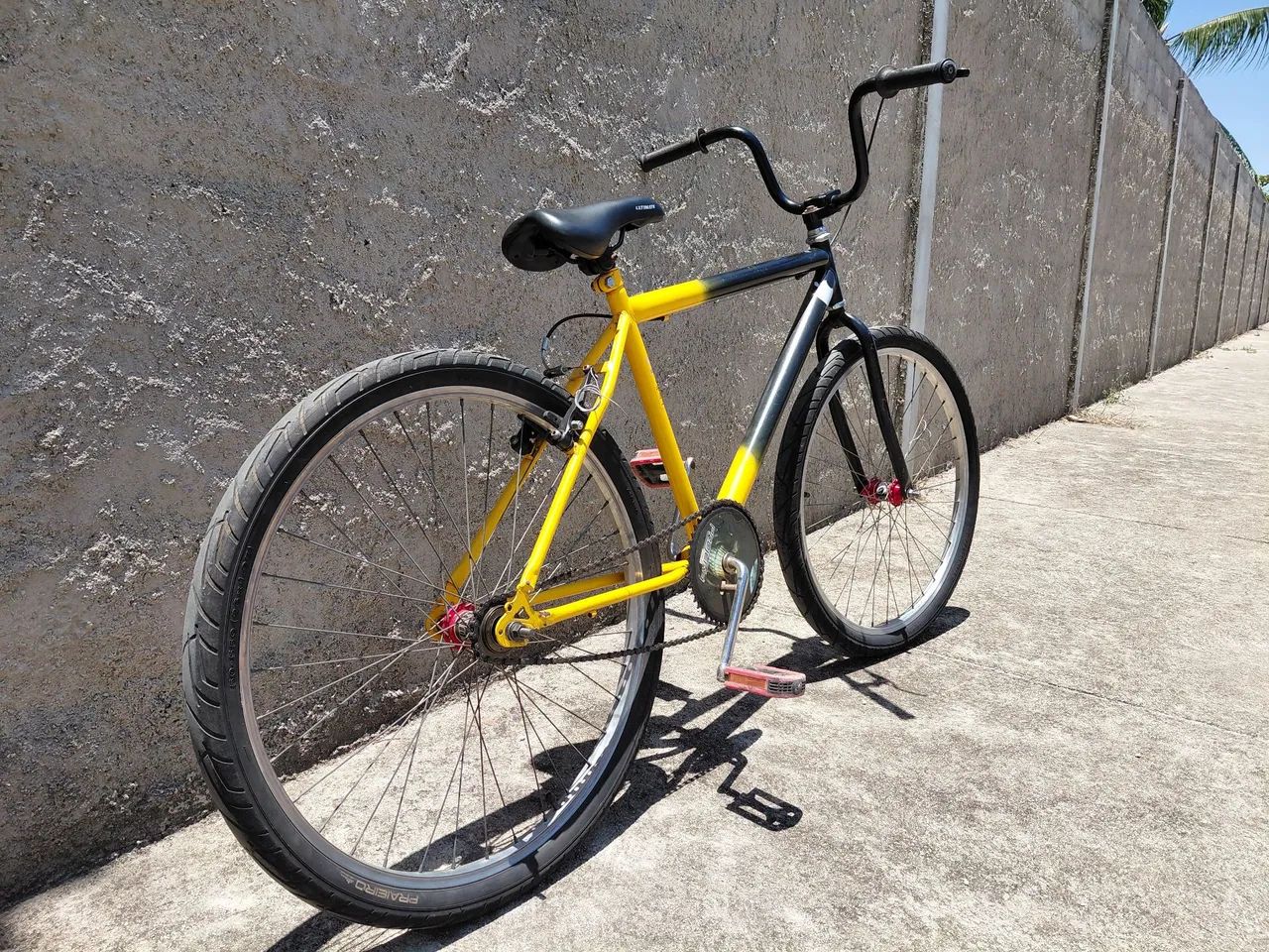 Bicicleta aro 26 amarela e preta