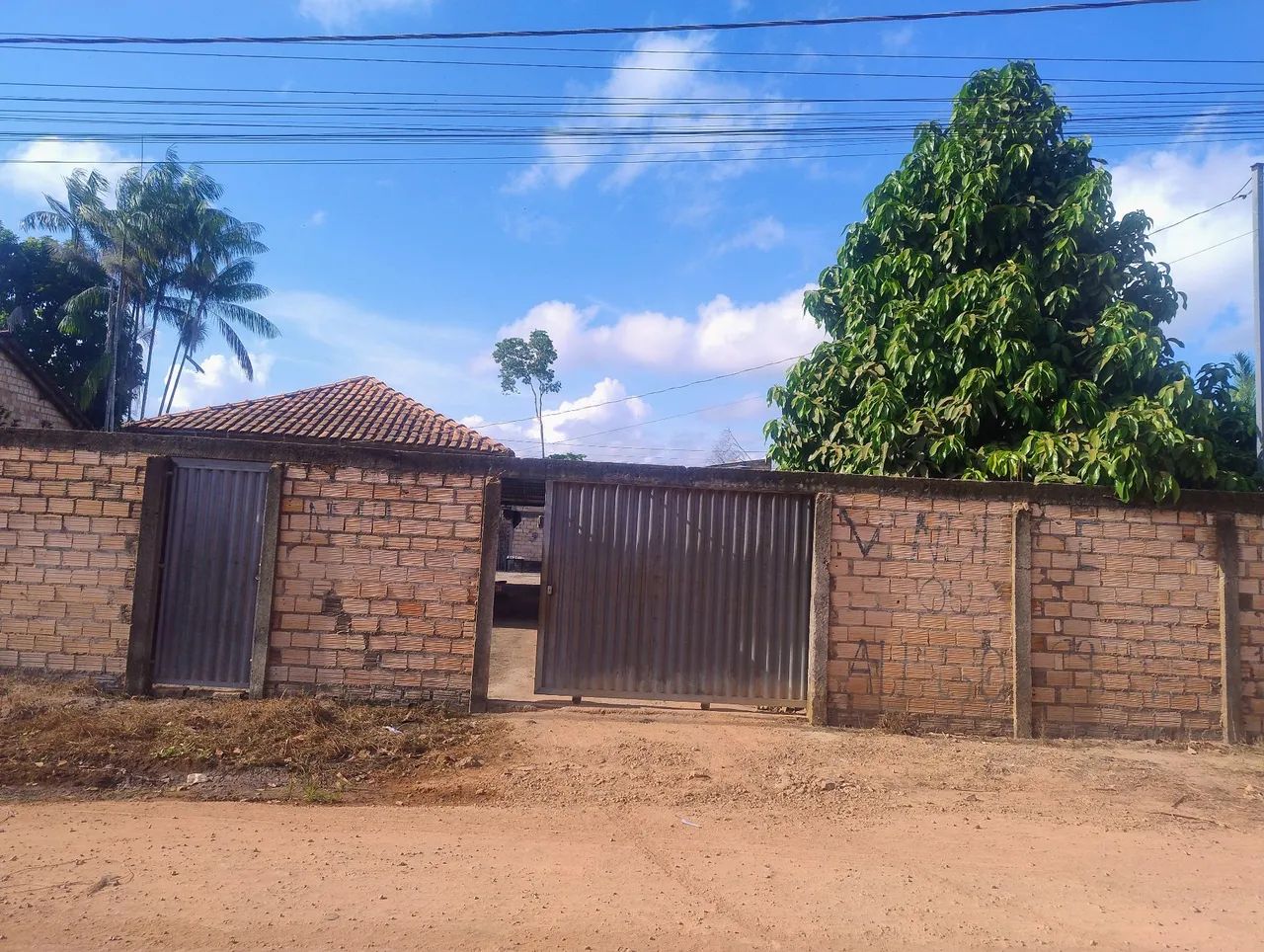 Vendo casa com tereno grande