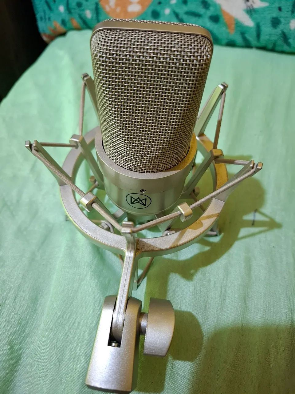 Mic amw 403953828831569921
