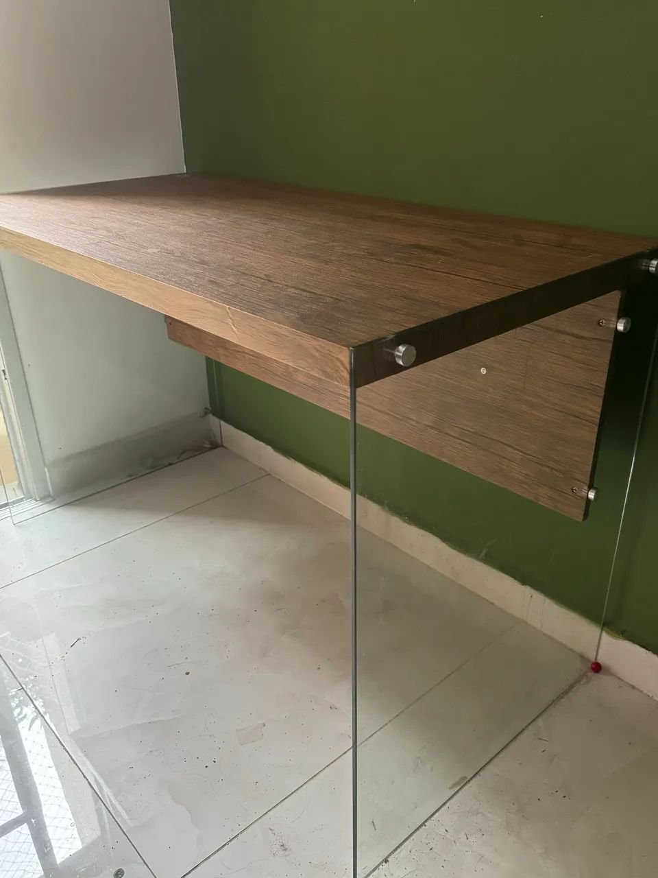 Mesa com laterais de vidro - Foto 2