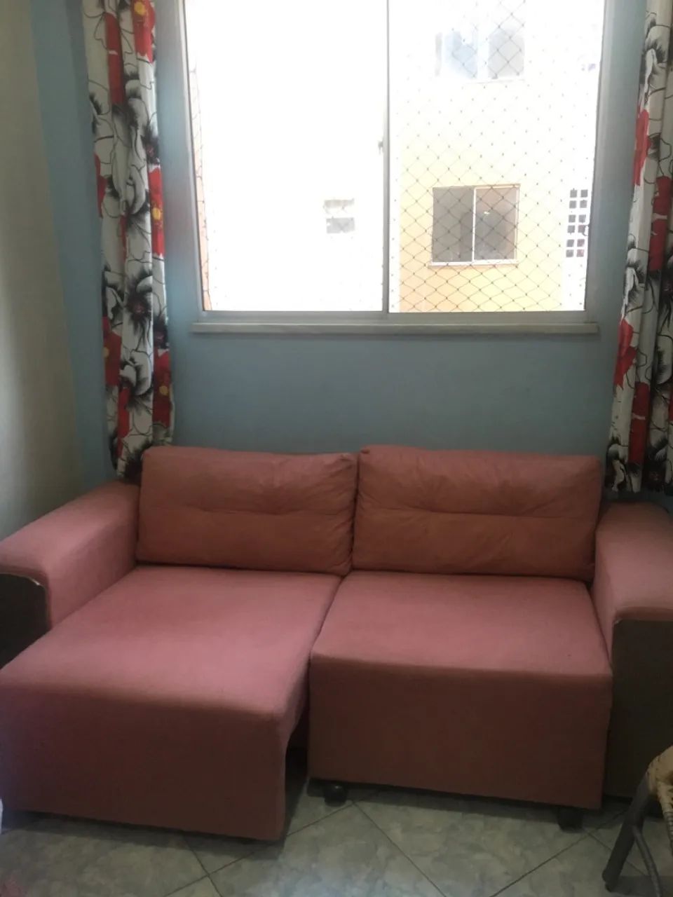 Vendo sofá rosa 3 lugares - Foto 3