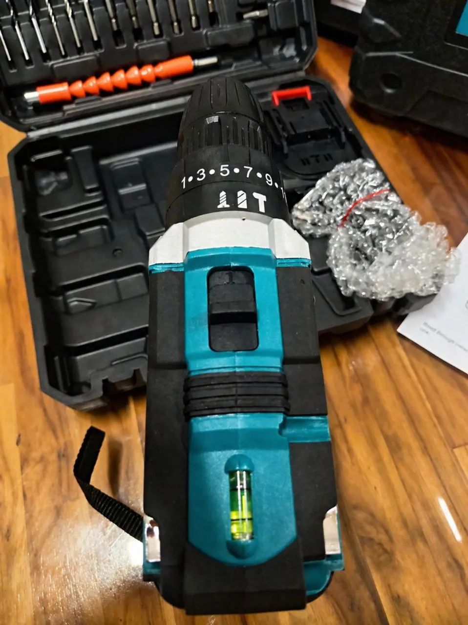 Parafusadeira|Furadeira Sem Fio Nova com 2 Baterias - Foto 3