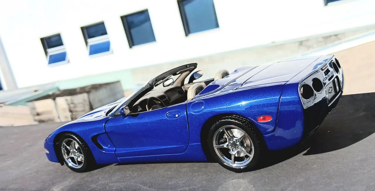 Miniatura 1/18 Corvette AUTO ART - Hobbies e coleções - Parque das