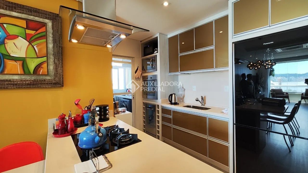 Apartamento 2 Dormitórios com Suíte e 3 Vagas no bairro Estreito - Florianópolis. - Foto 5