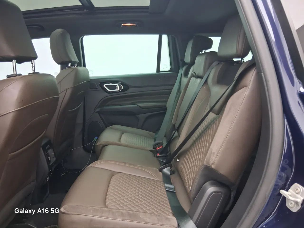 Jeep Commander Overland T270 1.3 TB Flex Aut., foto 17 de 18