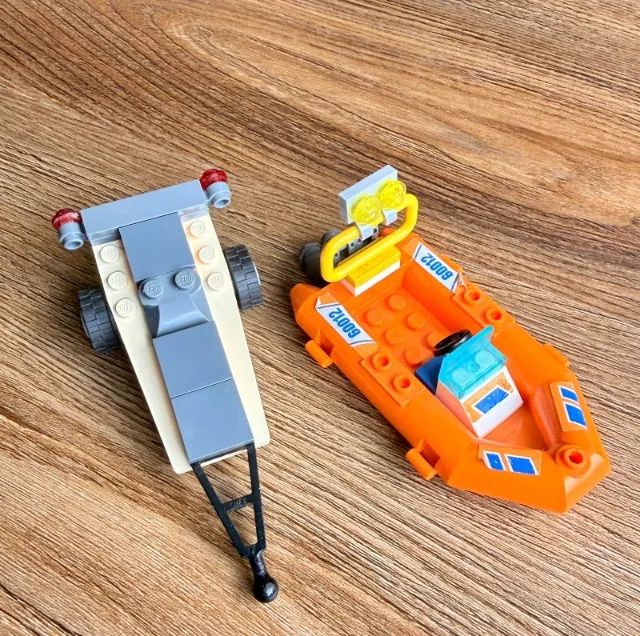 Lego® City 60012 (Apenas carreta e bote inflável) - Foto 3