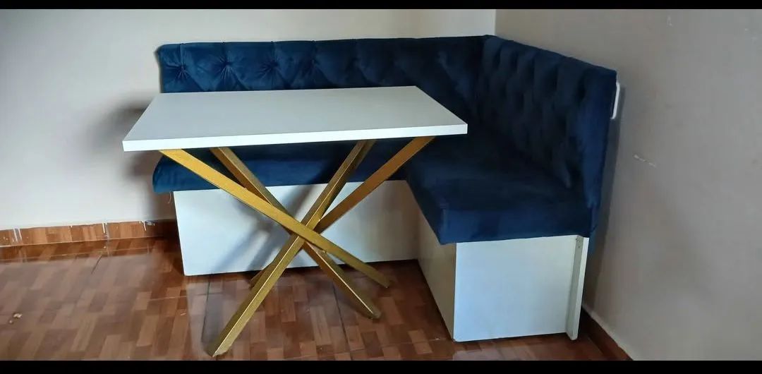 Vendo mesa com sofá 