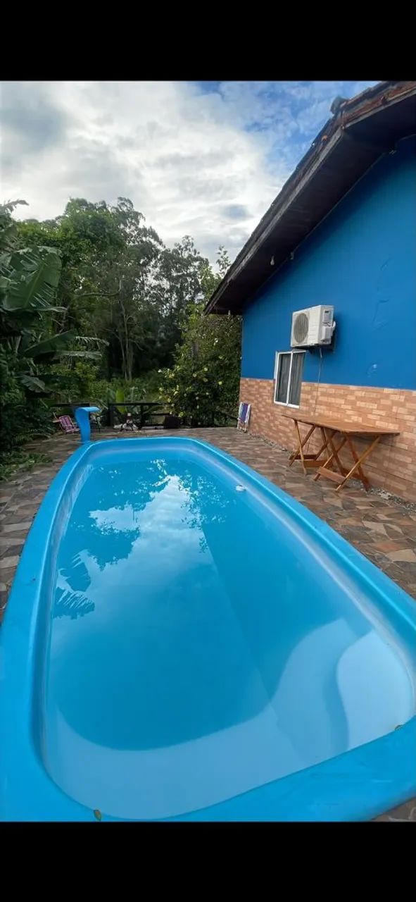 Casa mobiliada em santo amaro da imperatriz com piscina e deck fundo.