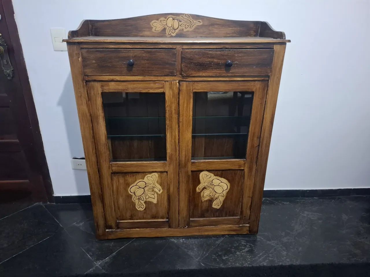 Móveis antigos para restauro