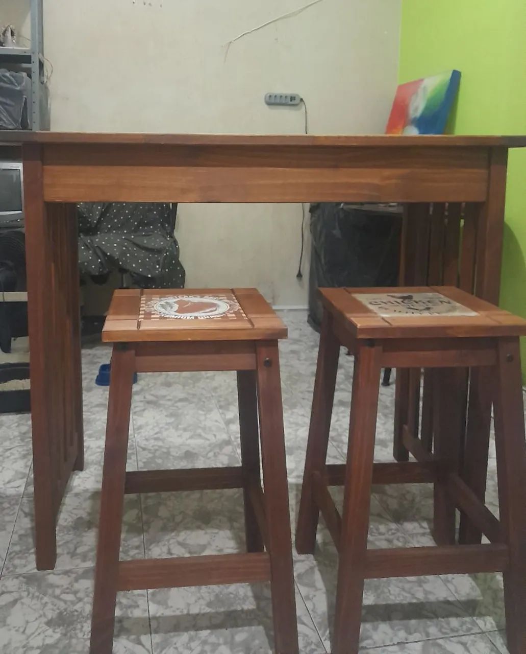 Mesa madeira maciça com 4 Bancos  