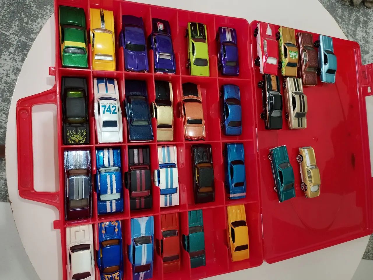 Coleção Hotwheels diversos com maleta grátis   - Foto 2