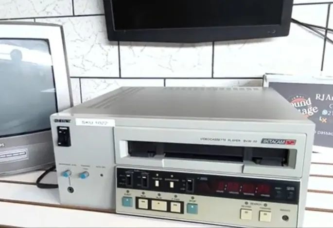 Sony BVW-22, um reprodutor de videocassete profissional de padrão broadcast,(betacam sp) 