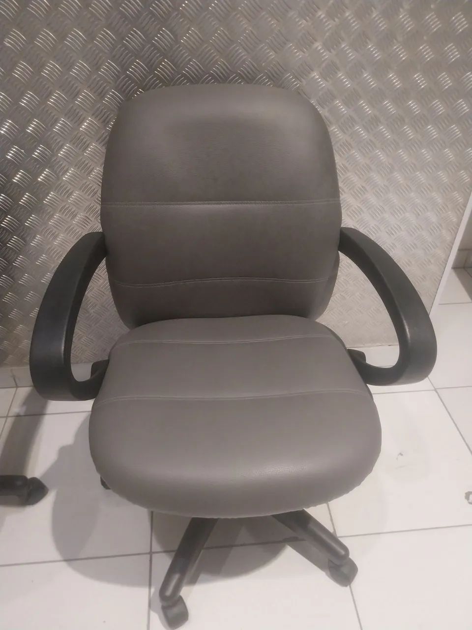 Cadeiras executivas  - Foto 2
