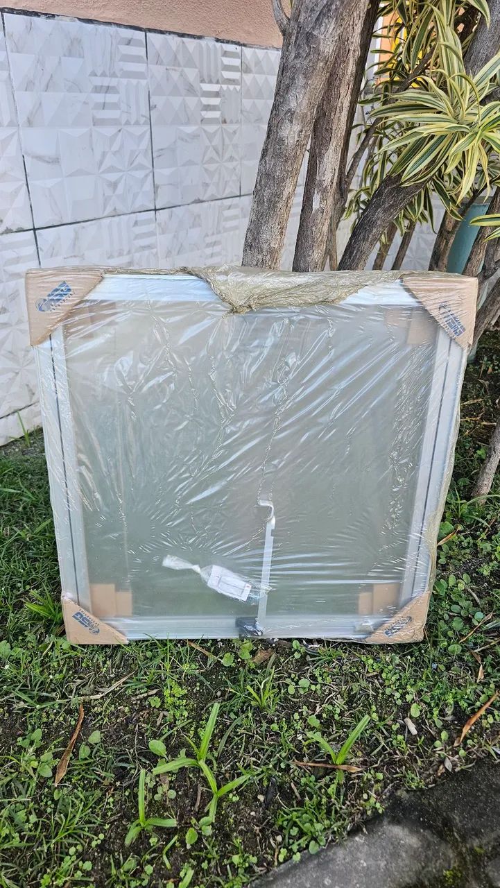 Basculante Max air 60 x 60 cm alumínio brilho com vidros 