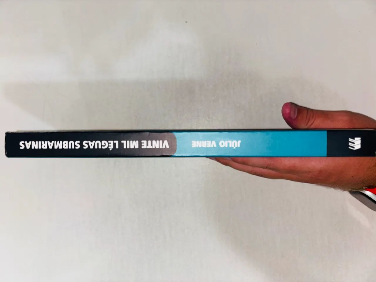 Livro vinte mil léguas submarinas  - Foto 2