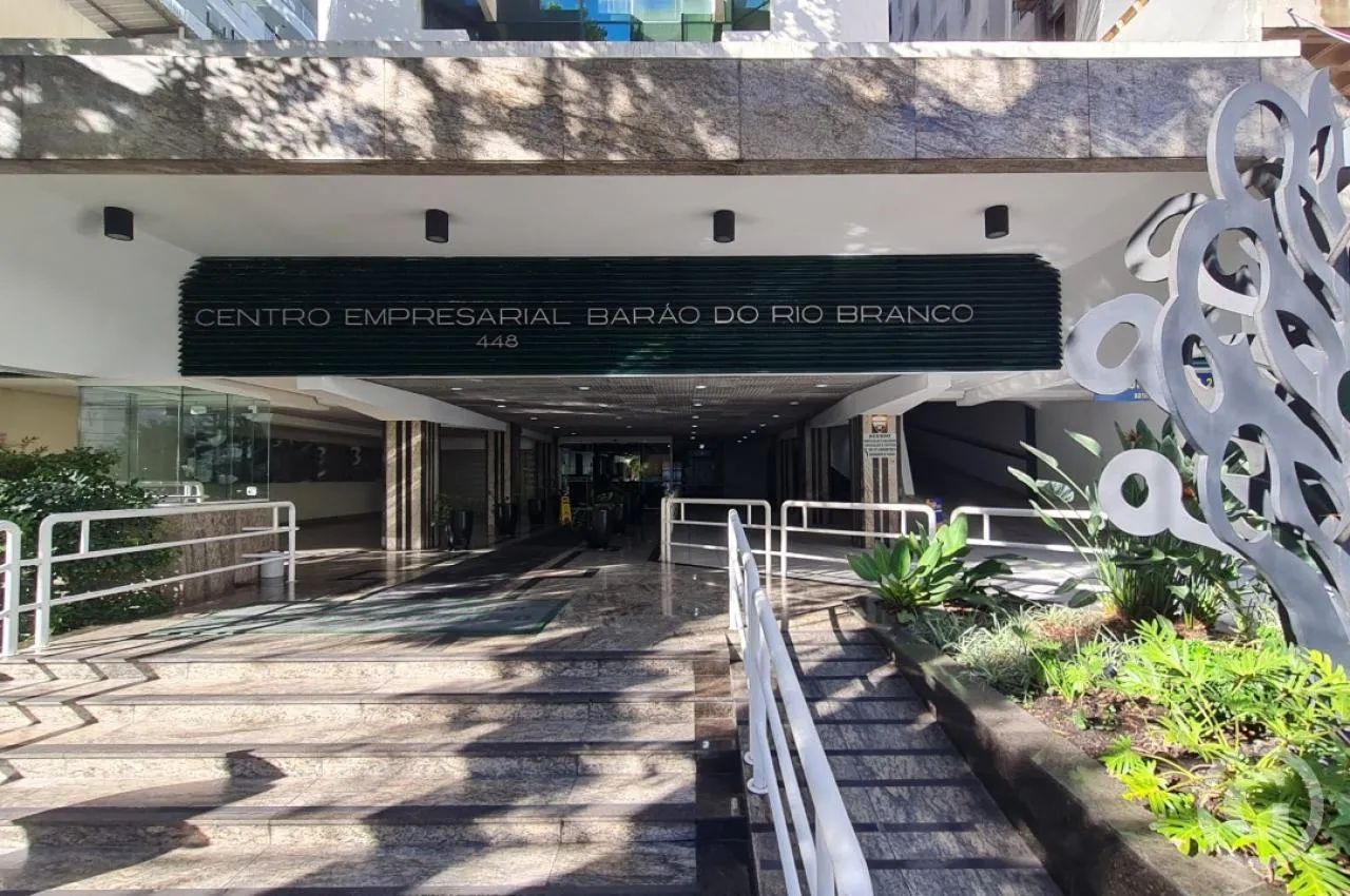 Sala comercial ampla no Centro de Florianópolis, com três vagas de garagem - Foto 4