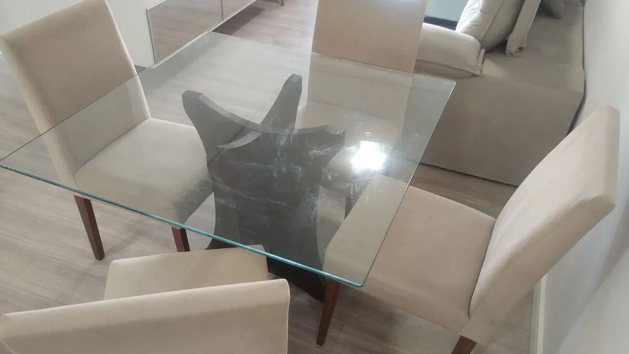 Mesa tampo de vidro e cadeiras  - Foto 4