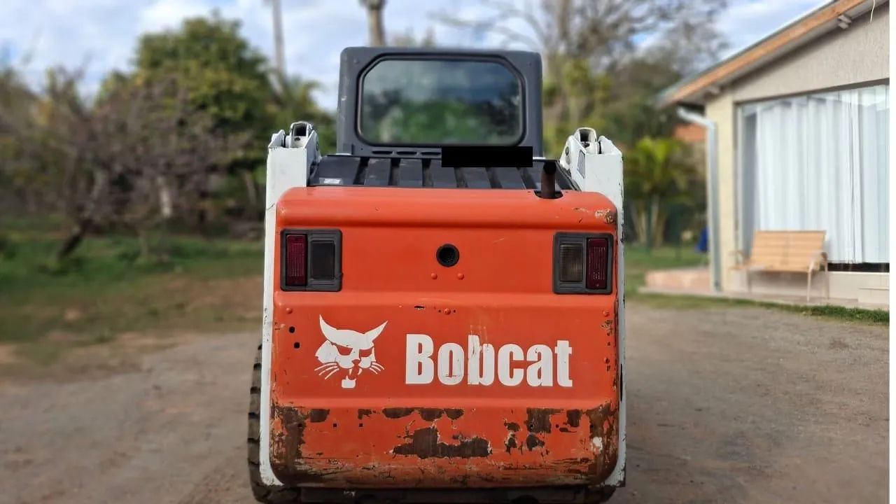 Mini carregadeira Bob cat S130 ano 2011 usada - Foto 4