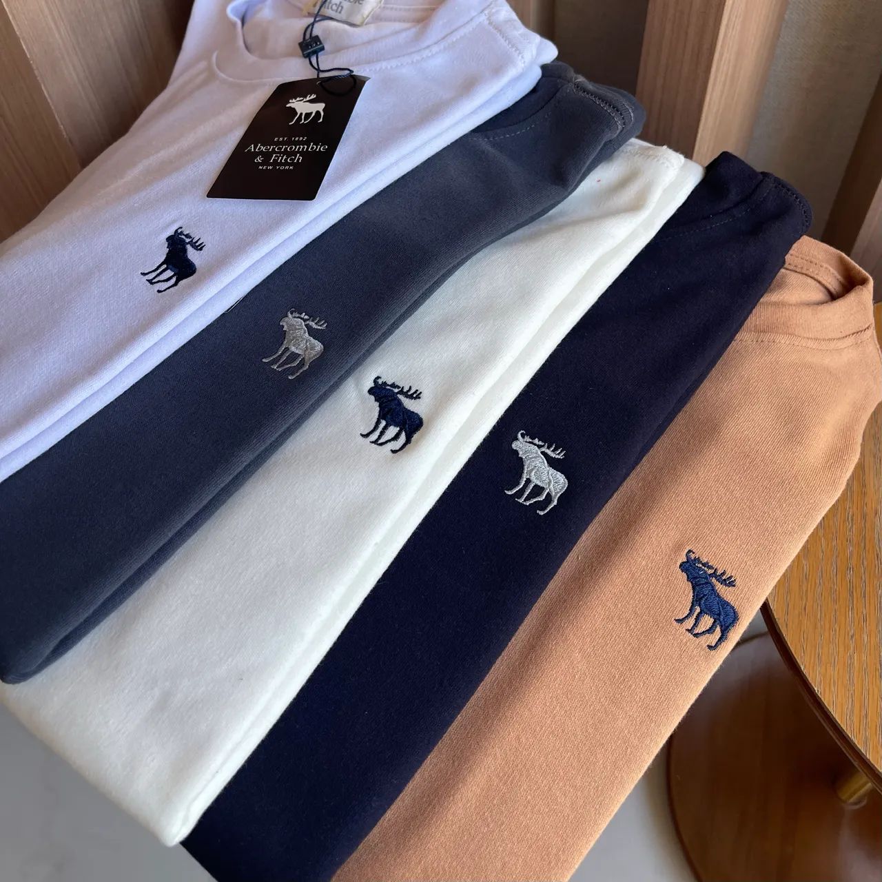 Camiseta Abercrombie & Fith  - Foto 2