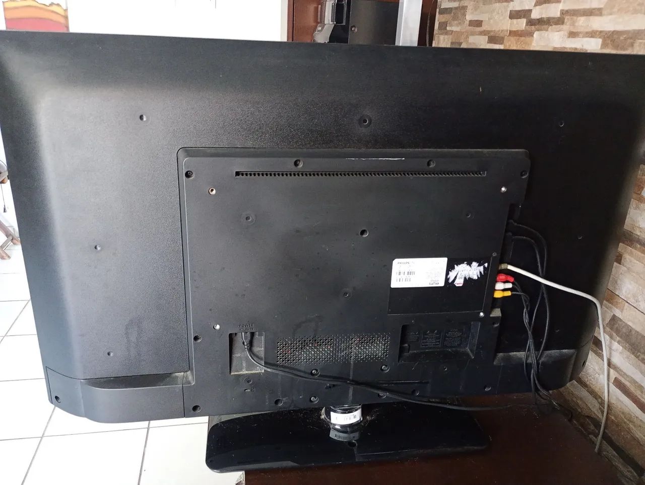 Vende-se televisão super conservada ,de marca Philips, de 40 polegadas. Ela não é smart.