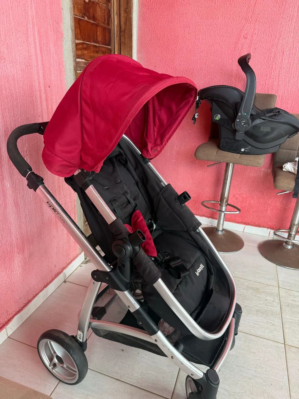 Carrinho de bebê com bebê conforto  - Foto 3