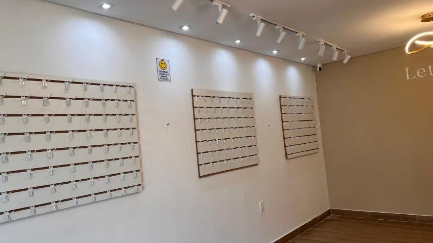 Painel canaletado com pinos para expor produtos - Foto 2